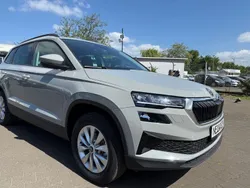 Steel grau Neu 2025 Skoda Karoq Selection SUV | 37.990 € (Fairer Preis)
