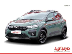 Grün Gebraucht 2024 Dacia Sandero Stepway Kleinwagen | 19.990 € (Etwas zu teuer)
