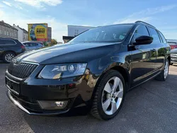 Schwarz Gebraucht 2015 Skoda Octavia Kombi | 11.999 € (Guter Preis)