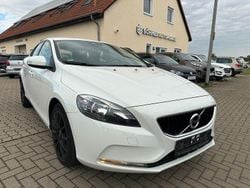 Weiß Gebraucht 2016 Volvo V40 Kinetic Kombi | 7.490 € (Fairer Preis)