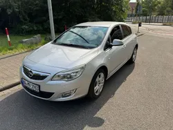 Silber Gebraucht 2011 Opel Astra Innovation Limousine | 3.599 € (Guter Preis)