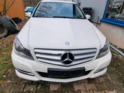 Weiß Gebraucht 2012 Mercedes C180 Limousine | 5.300 €