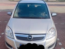 Silber Gebraucht 2009 Opel Zafira Edition Van / Kleinbus | 950 € (Superpreis)