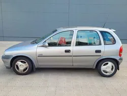 Grau Gebraucht 1996 Opel Corsa Limousine | 808 € (Guter Preis)
