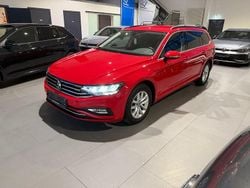 Tornadorot Gebraucht 2023 VW Passat Business Kombi | 18.999 € (Superpreis)