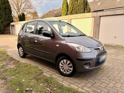 Grau Gebraucht 2010 Hyundai i10 Kleinwagen | 4.800 € (Fairer Preis)