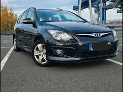 Schwarz Gebraucht 2011 Hyundai i30 Kombi | 2.649 € (Fairer Preis)