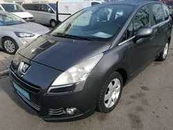 Schwarz Gebraucht 2011 Peugeot 5008 Access Van / Kleinbus | 4.390 € (Fairer Preis)