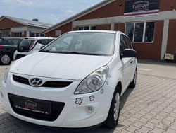 Weiß Gebraucht 2009 Hyundai i20 Classic Limousine | 2.999 € (Etwas zu teuer)