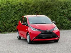 Rot Gebraucht 2016 Toyota Aygo Kleinwagen | 5.399 € (Fairer Preis)