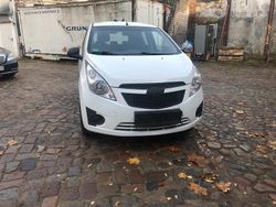 Weiß Gebraucht 2010 Chevrolet Spark Kleinwagen | 2.600 € (Fairer Preis)