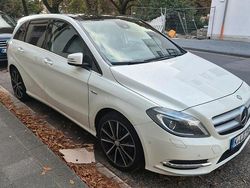 Weiß Gebraucht 2012 Mercedes B200 Van / Kleinbus | 12.000 € (Teuer)