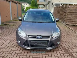 Grau Gebraucht 2012 Ford Focus Kombi | 6.950 € (Etwas zu teuer)