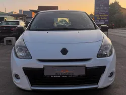 Weiß Gebraucht 2011 Renault Clio III Night&Day Kleinwagen | 4.999 €