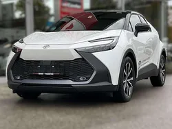 Platinumweiss perleffekt/schwa Gebraucht 2023 Toyota C-HR Team SUV | 30.990 € (Etwas zu teuer)