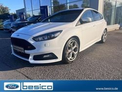 Weiß Gebraucht 2015 Ford Focus ST Limousine | 16.480 € (Fairer Preis)