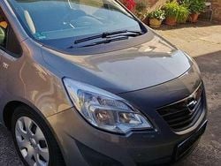 Beige Gebraucht 2010 Opel Meriva Edition Van / Kleinbus | 3.200 € (Guter Preis)