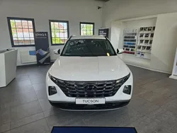 Atlas white / sol Gebraucht 2024 Hyundai Tucson Trend SUV | 34.990 € (Superpreis)