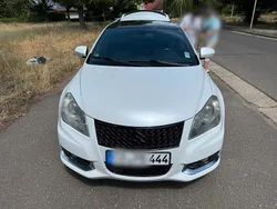 Weiß Gebraucht 2011 Suzuki Kizashi Limousine | 9.000 €