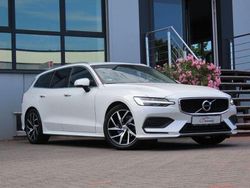 Weiß Gebraucht 2018 Volvo V60 Momentum Kombi | 21.900 € (Teuer)