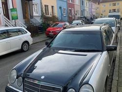 Schwarz Gebraucht 1998 Mercedes E240 Elegance Kombi | 1.800 € (Etwas zu teuer)