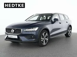 Blau Gebraucht 2023 Volvo V60 CC Ultimate Kombi | 46.880 € (Teuer)