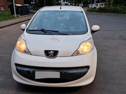 Weiß Gebraucht 2008 Peugeot 107 Kleinwagen | 1.500 € (Fairer Preis)
