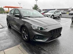 Grau Gebraucht 2019 Ford Focus ST-Line Limousine | 17.440 € (Etwas zu teuer)