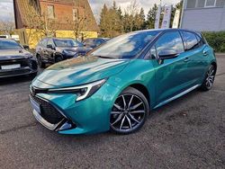 Super green (metallic) Gebraucht 2024 Toyota Corolla Hybrid Sport Limousine | 32.990 € (Fairer Preis)