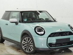 Grün Gebraucht 2024 Mini Cooper Classic Kleinwagen | 28.990 € (Etwas zu teuer)