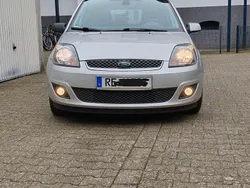 Silber Gebraucht 2005 Ford Fiesta Ghia Kleinwagen | 1.550 € (Guter Preis)