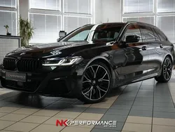 Saphirschwarz Gebraucht 2023 BMW 530 M Sport Kombi | 55.990 €