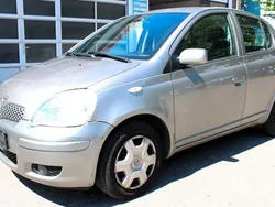 Grau Gebraucht 2005 Toyota Yaris Limousine | 1.999 € (Etwas zu teuer)