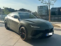 Grün Gebraucht 2023 Lamborghini Urus SUV | 295.000 €