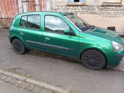 Grün Gebraucht 2001 Renault Clio II Limousine | 1.500 € (Fairer Preis)