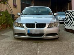 Grau Gebraucht 2008 BMW 318 Sport Line Limousine | 3.800 € (Fairer Preis)