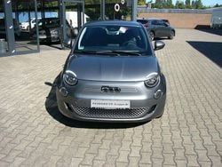 Schwarz Gebraucht 2022 Fiat 500e Action Limousine | 16.890 € (Etwas zu teuer)