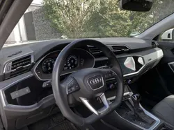 Weiß Gebraucht 2021 Audi Q3 Ambiente SUV | 29.900 € (Guter Preis)