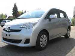 Silber Gebraucht 2011 Toyota Verso-S Cool Van / Kleinbus | 7.680 € (Etwas zu teuer)