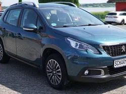 Grün Gebraucht 2019 Peugeot 2008 Active+ SUV | 7.499 €