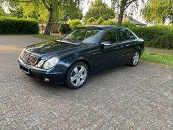 Blau Gebraucht 2004 Mercedes E220 Avantgarde Limousine | 3.900 € (Fairer Preis)