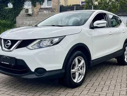 Weiß Gebraucht 2015 Nissan Qashqai Visia SUV | 8.290 € (Etwas zu teuer)