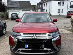 Rot Gebraucht 2019 Mitsubishi Outlander Diamant Edition SUV | 22.499 € (Etwas zu teuer)