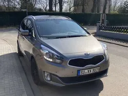 Grau Gebraucht 2016 Kia Carens DREAM-TEAM Edition Van / Kleinbus | 9.900 € (Fairer Preis)