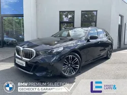Saphirschwarz Gebraucht 2024 BMW 520 M Sport Kombi | 51.440 € (Superpreis)