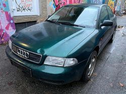 Grün Gebraucht 1995 Audi A4 Limousine | 699 €