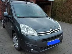 Grau Gebraucht 2017 Citroën Berlingo Van / Kleinbus | 12.000 €