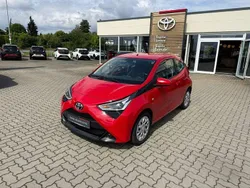 Rot Gebraucht 2019 Toyota Aygo X-play Kleinwagen | 7.950 € (Fairer Preis)