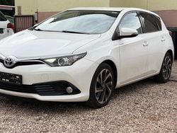 Weiß Gebraucht 2015 Toyota Auris Limousine | 6.900 € (Guter Preis)