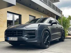 Andere außenfarben Gebraucht 2024 Porsche Cayenne Turbo E-Hybrid SUV | 199.000 €